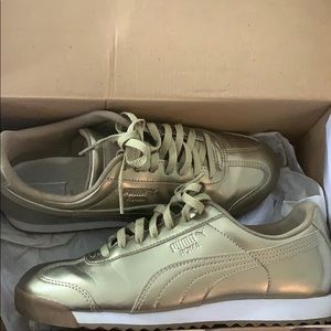 Gold metallic puma Roma in great condition.